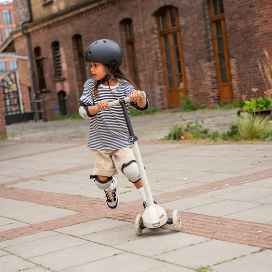 Scoot and Ride Scooter - Highwaykick 3S LED - Ash - All Mamas Children